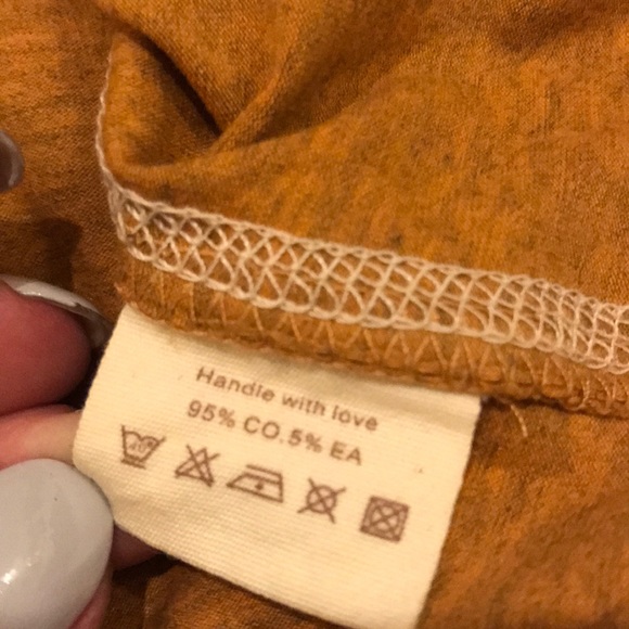 SZ M decorative button front tee - Picture 5 of 5
